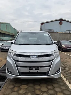 Toyota Noah 1.8 FWD Hybrid (7 seater) 2018 Silver