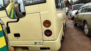 Mitsubishi Fuso Rosa 2016 Yellow