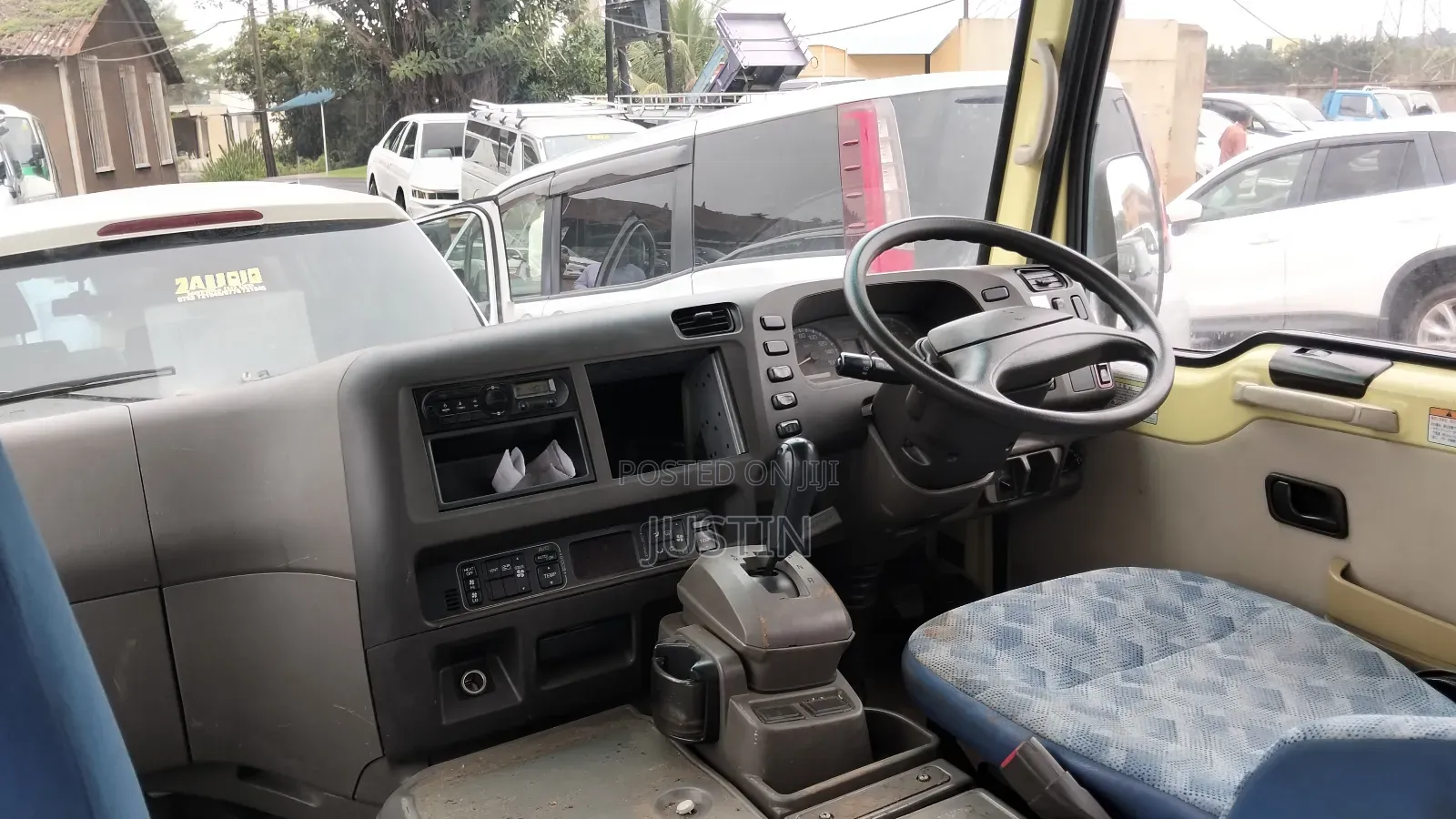 Mitsubishi Fuso Rosa 2016 Yellow