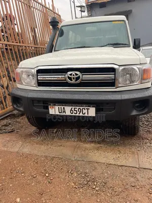 Toyota Land Cruiser 2005 White