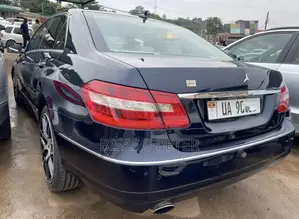 Mercedes-Benz E300 2010 Blue