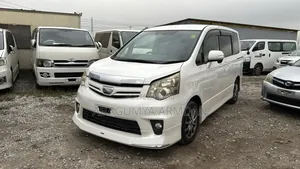 Toyota Noah 2.0 143hp AWD (8 Seater) 2012 White