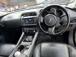 Jaguar F-Pace 2017 Silver