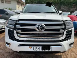 Toyota Land Cruiser 4.6 V8 GX-R 2013 White