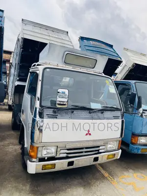 Canter Tipper White