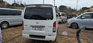 Toyota HiAce 2012 White