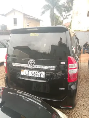 Toyota Noah 2012 Black