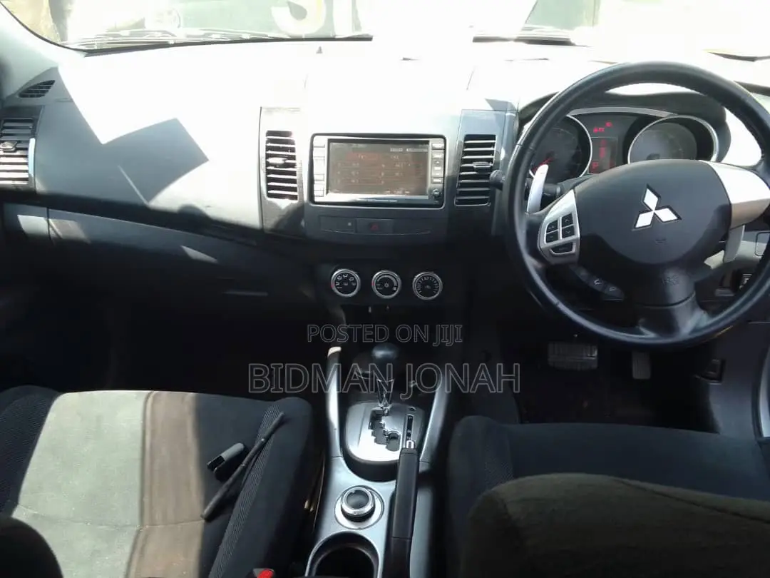 Mitsubishi Outlander 2012 Black