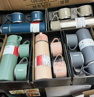 500ml Stainless Steel Vacuum Flask Set With Extra Cups.