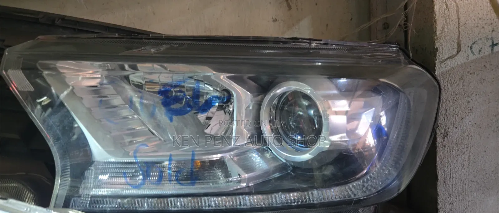 Ford Ranger 2018 - 2020 Headlamp With Daylight ( Used Japan)