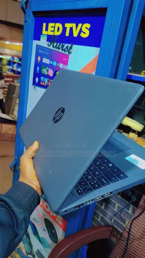 Laptop HP 250 G7 4GB AMD SSD 128GB