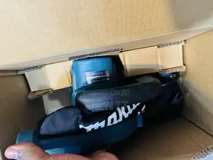Makita Heavy Duty Blower -M4001b