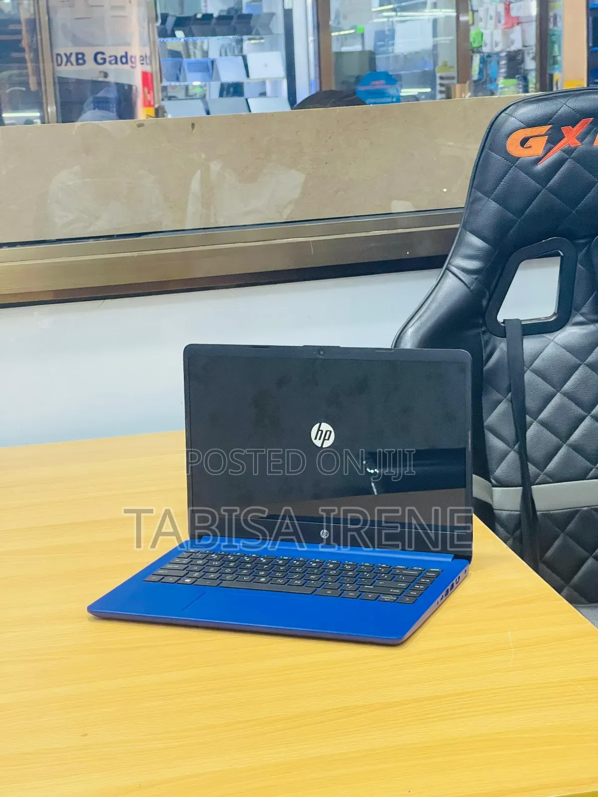 New Laptop HP 14z 8GB Intel Core i7 SSD 256GB