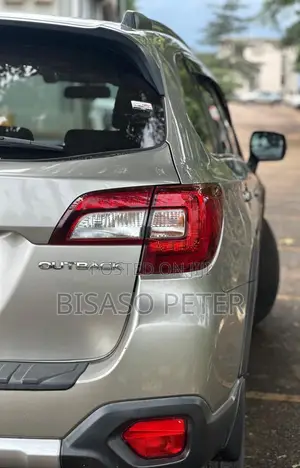 Subaru Outback 2.5i Premium AWD 2016 Gold