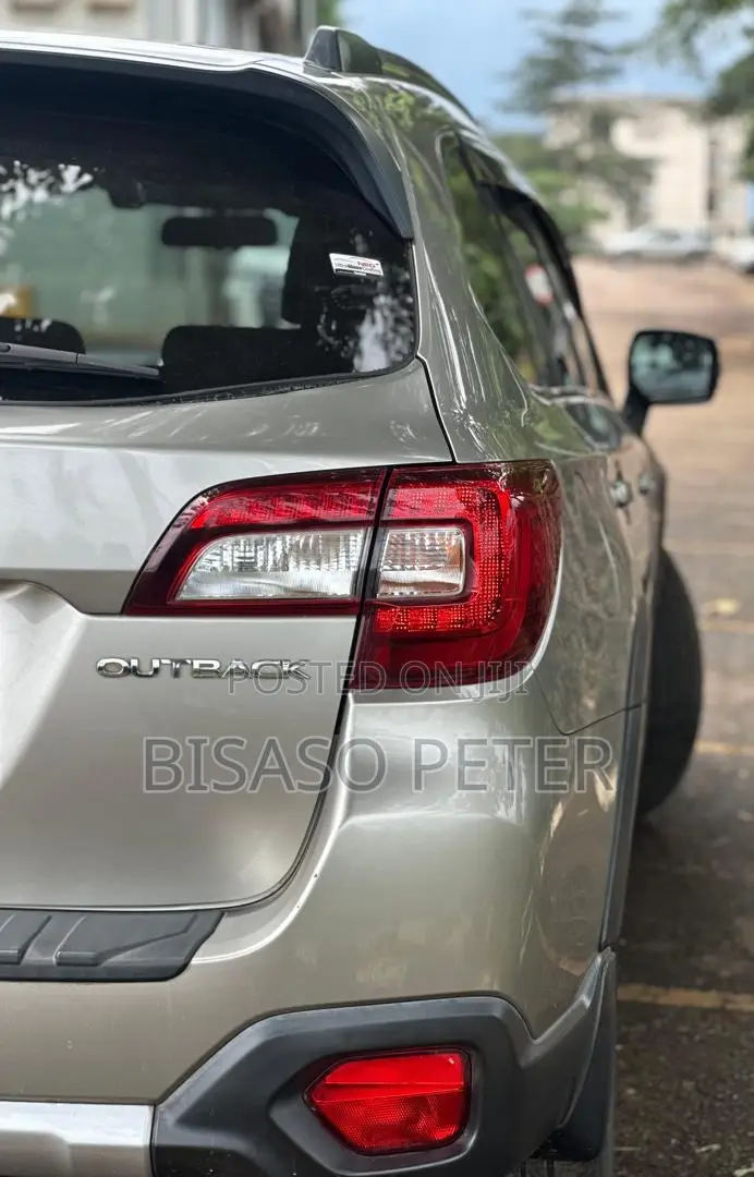 Subaru Outback 2.5i Premium AWD 2016 Gold