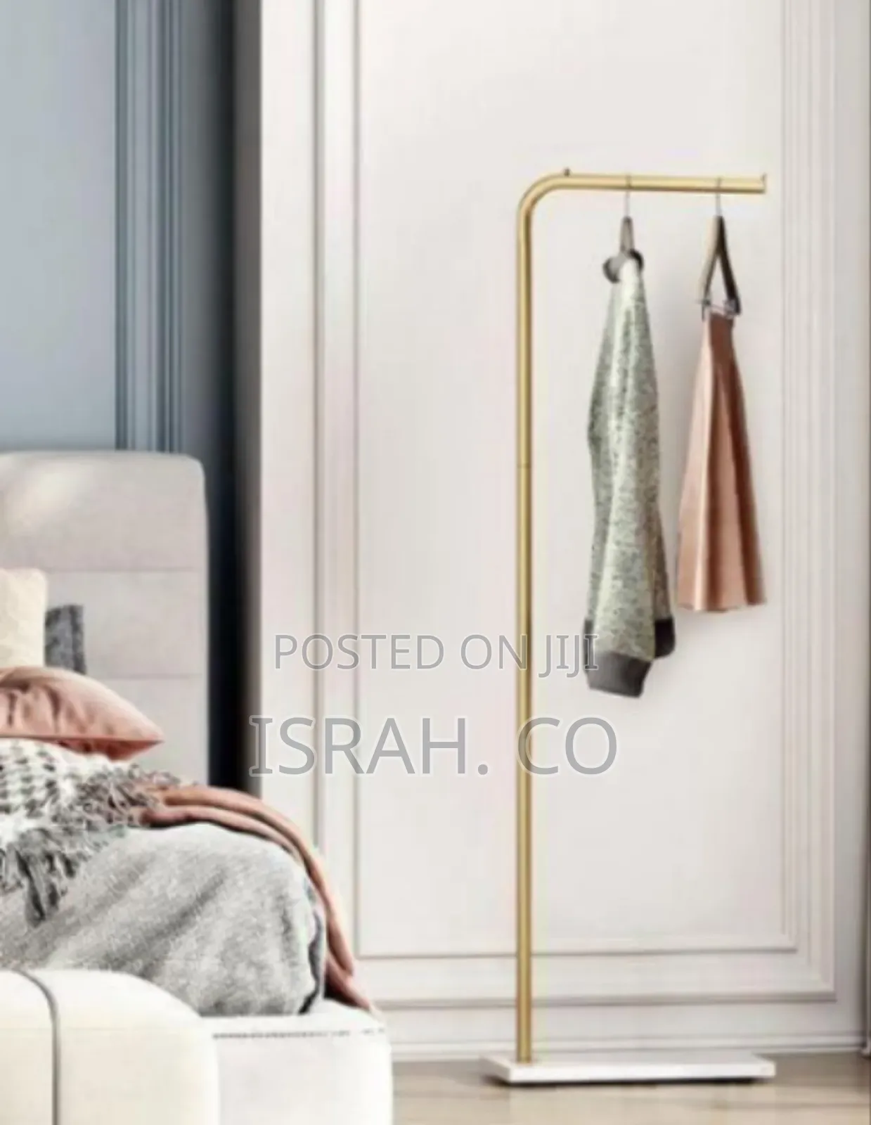 Minimalist Freestanding Garment Rack With Marble-Style Base