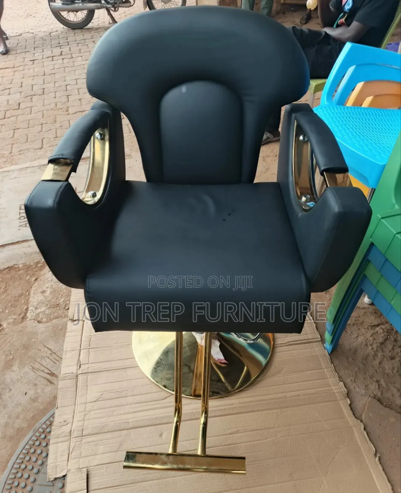 Saloon Stalling Chair