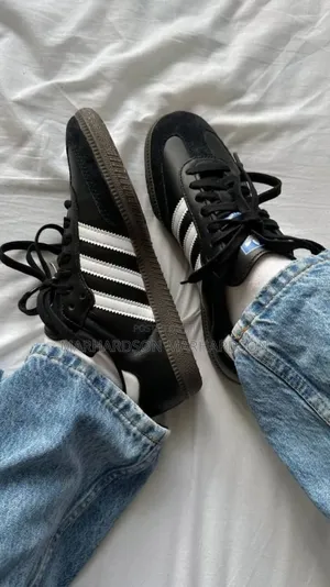 Adidas Sneakers