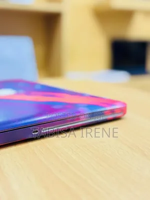 New Laptop Apple MacBook Pro 8GB Intel Core i5 SSD 512GB