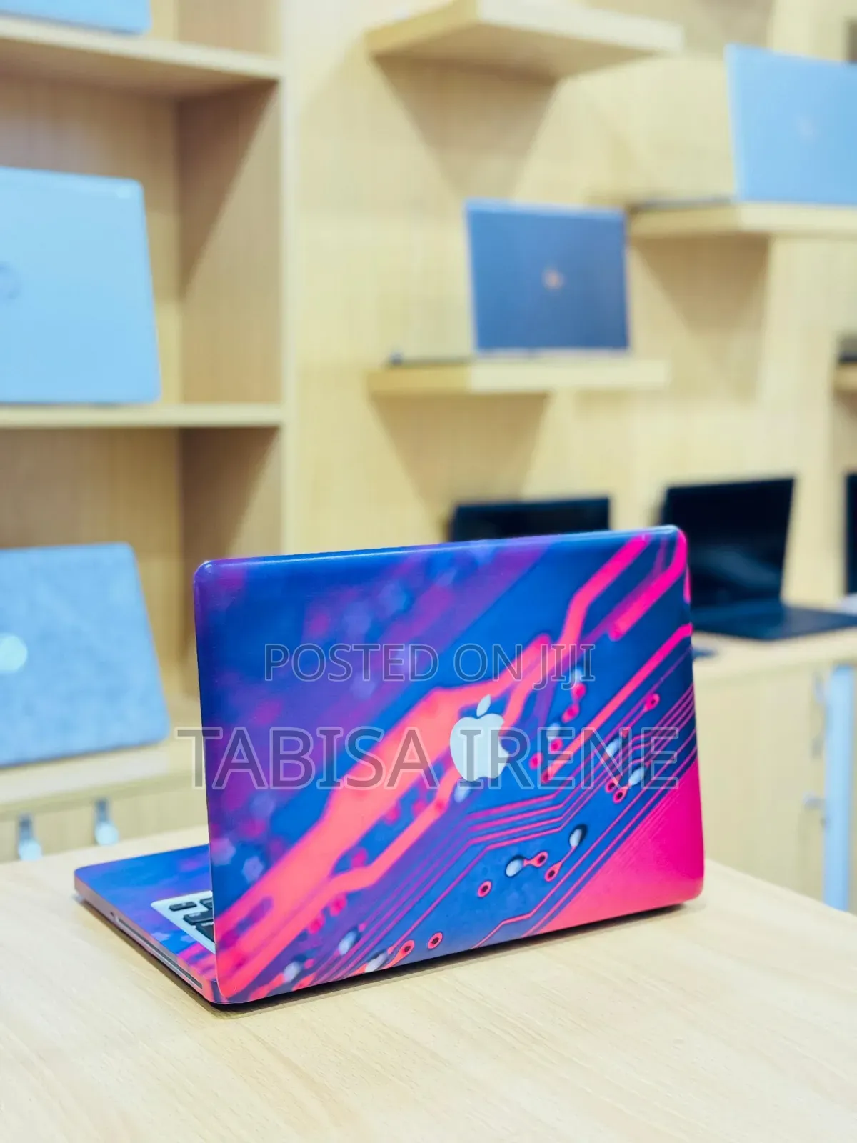 New Laptop Apple MacBook Pro 8GB Intel Core i5 SSD 512GB