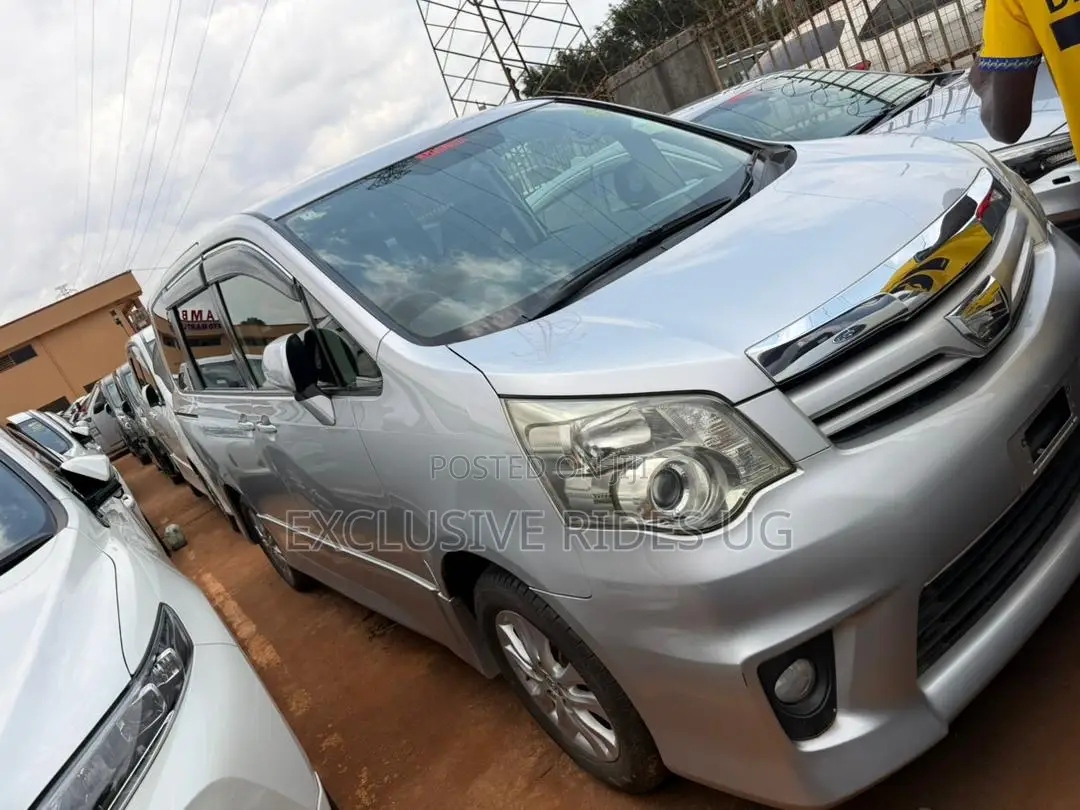 Toyota Noah 2012 Silver