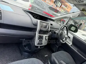 Toyota Noah 2012 Silver