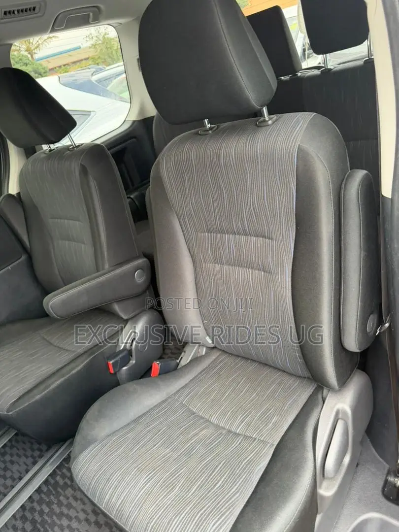 Toyota Noah 2012 Silver
