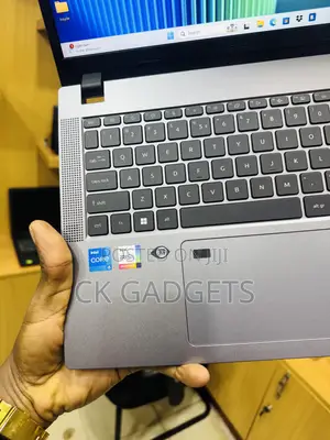 New Laptop Acer TravelMate P2 8GB Intel Core i5 SSD 512GB