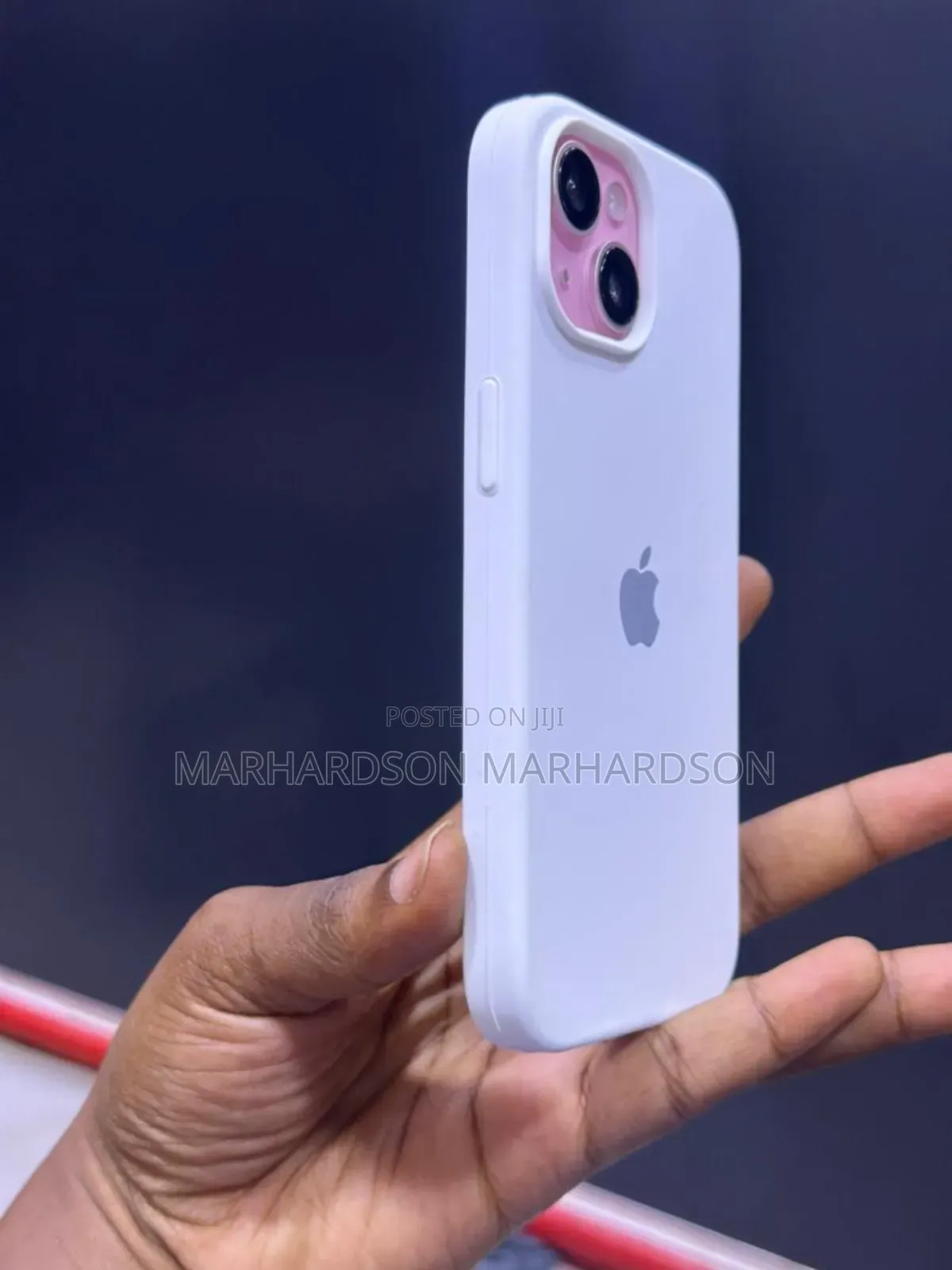 Apple iPhone 13 Silicone Cover