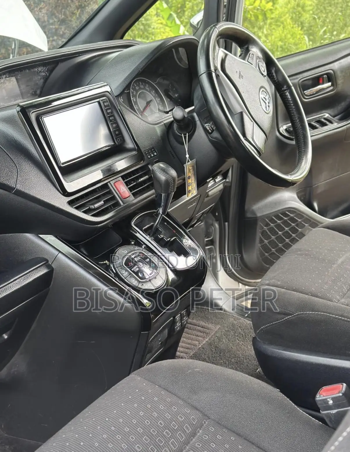 Toyota Noah 2018 Silver