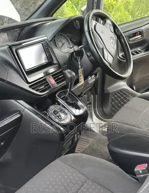 Toyota Noah 2018 Silver