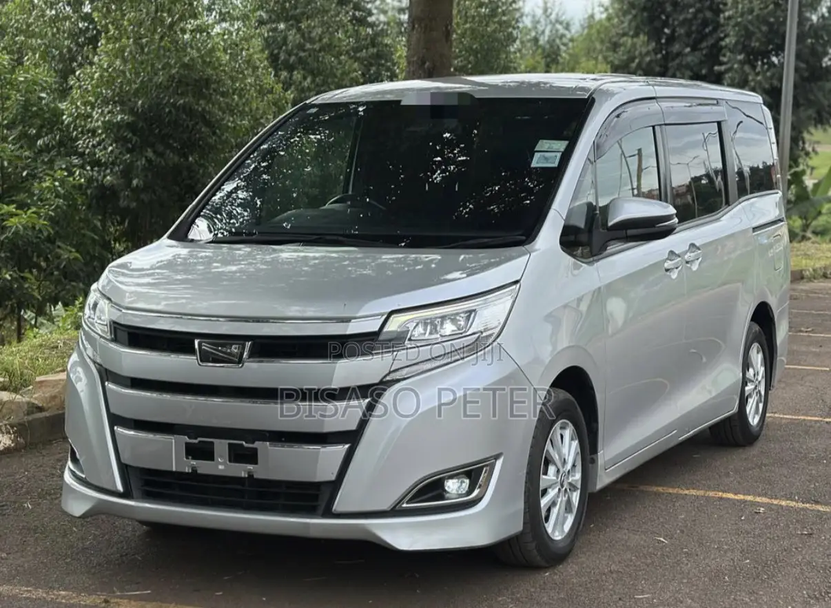 Toyota Noah 2018 Silver