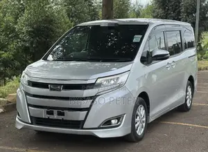 Toyota Noah 2018 Silver