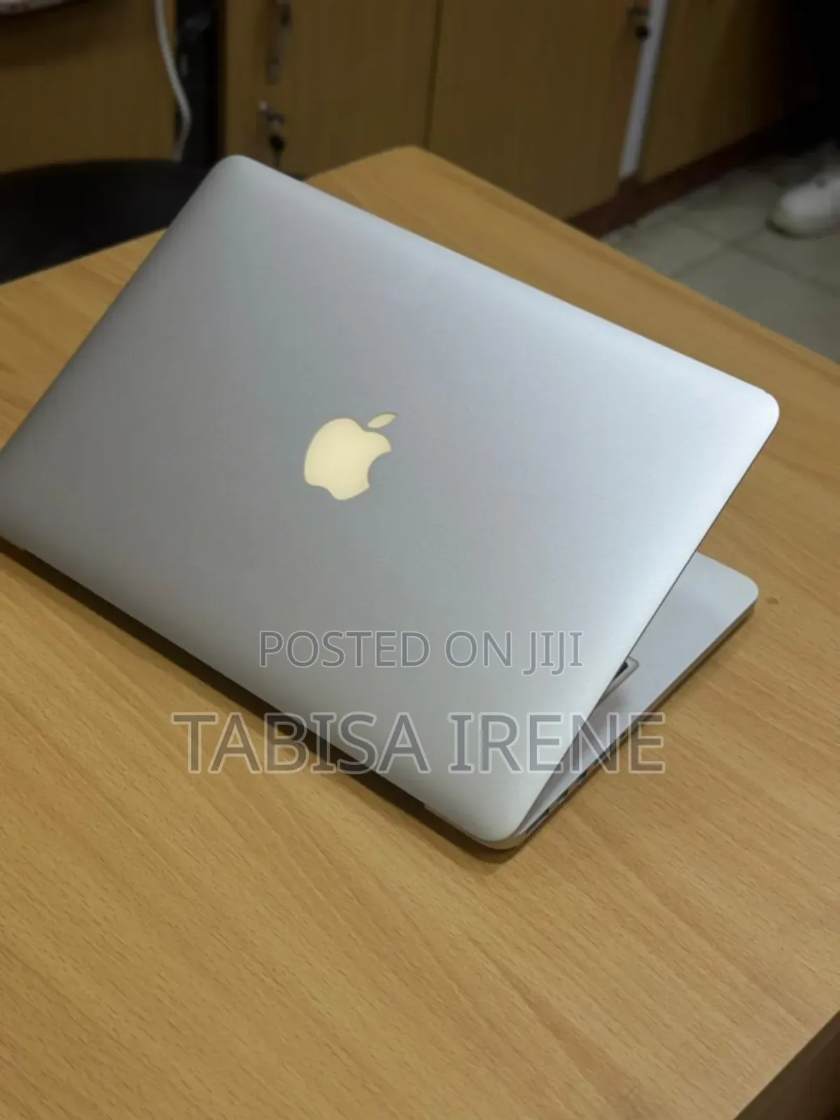 New Laptop Apple MacBook Pro 2015 8GB Intel Core i5 SSD 512GB
