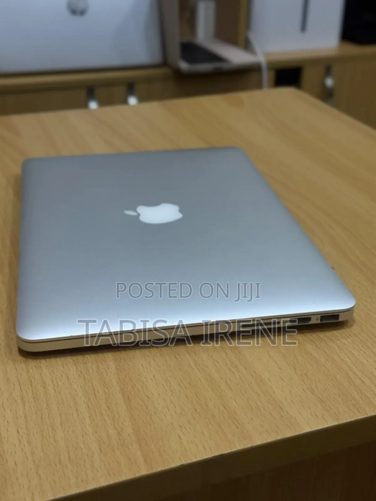 New Laptop Apple MacBook Pro 2015 8GB Intel Core i5 SSD 512GB