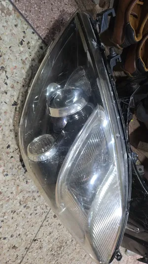 Toyota Isis Headlamp 2003