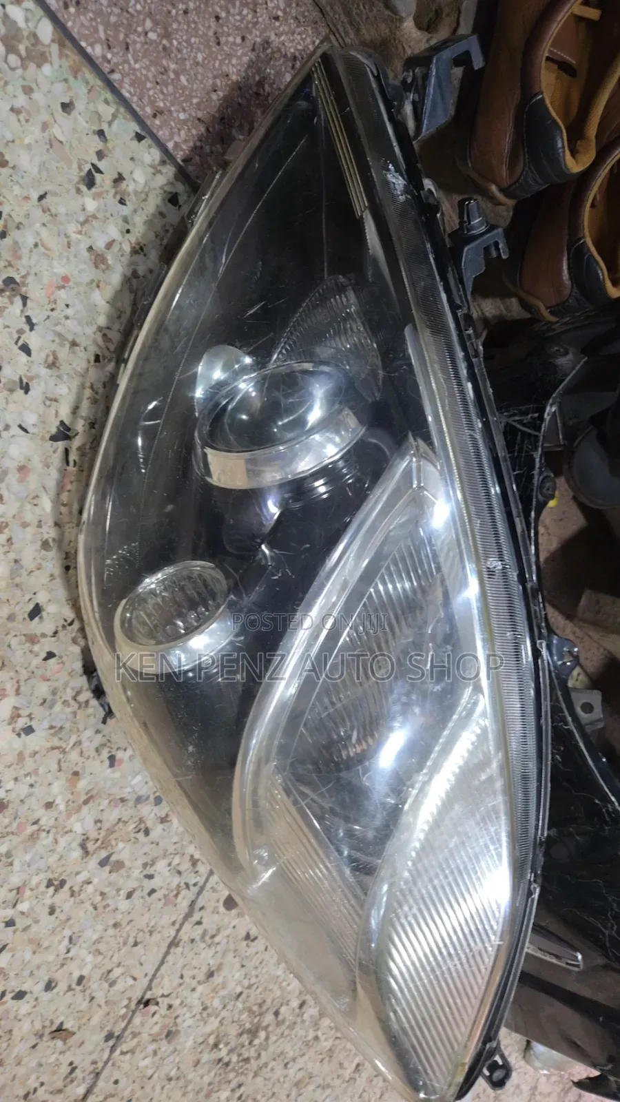 Toyota Isis Headlamp 2003