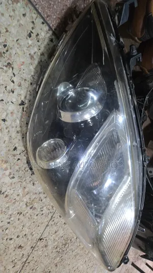 Toyota Isis Headlamp 2003