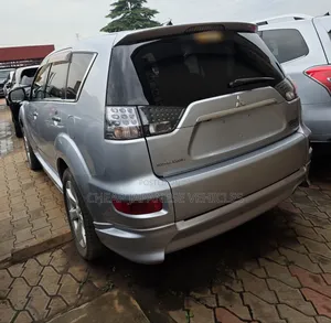 Mitsubishi Outlander 2012 Silver