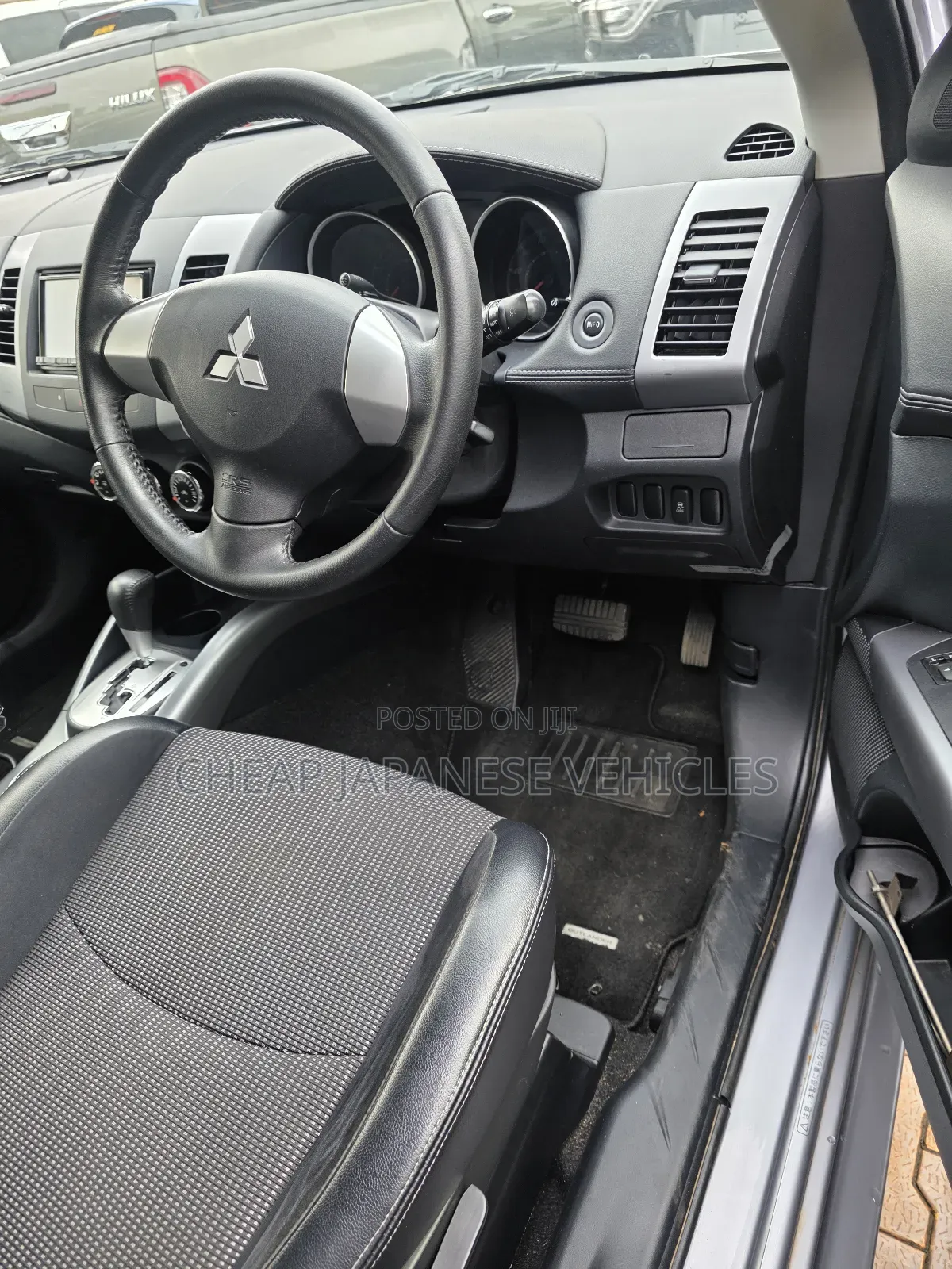 Mitsubishi Outlander 2012 Silver