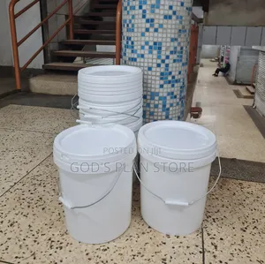 Metallic Handle Plastic Paint Bucket Empty White Paint Buckets