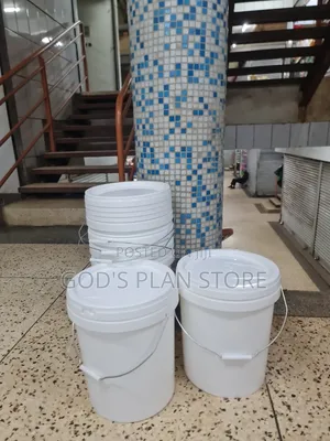 Metallic Handle Plastic Paint Bucket Empty White Paint Buckets