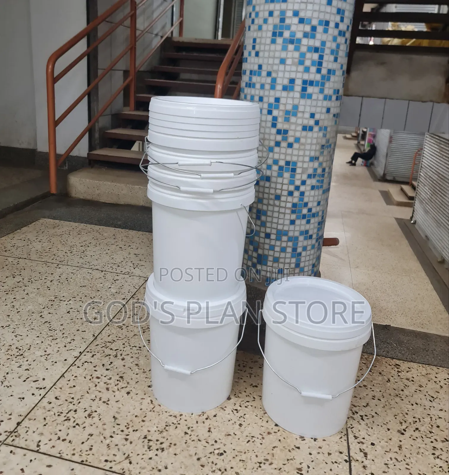 Metallic Handle Plastic Paint Bucket Empty White Paint Buckets