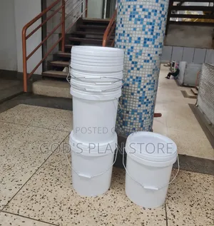 Metallic Handle Plastic Paint Bucket Empty White Paint Buckets