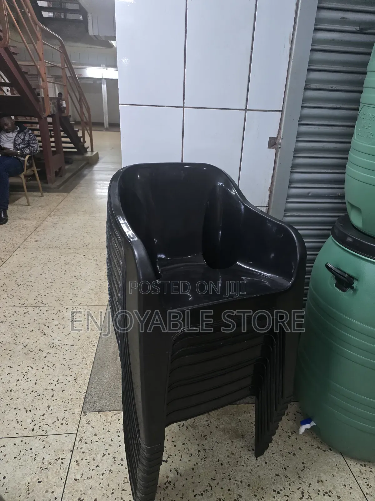 Priority Sofa Plastic Chairs Plastic Chairs