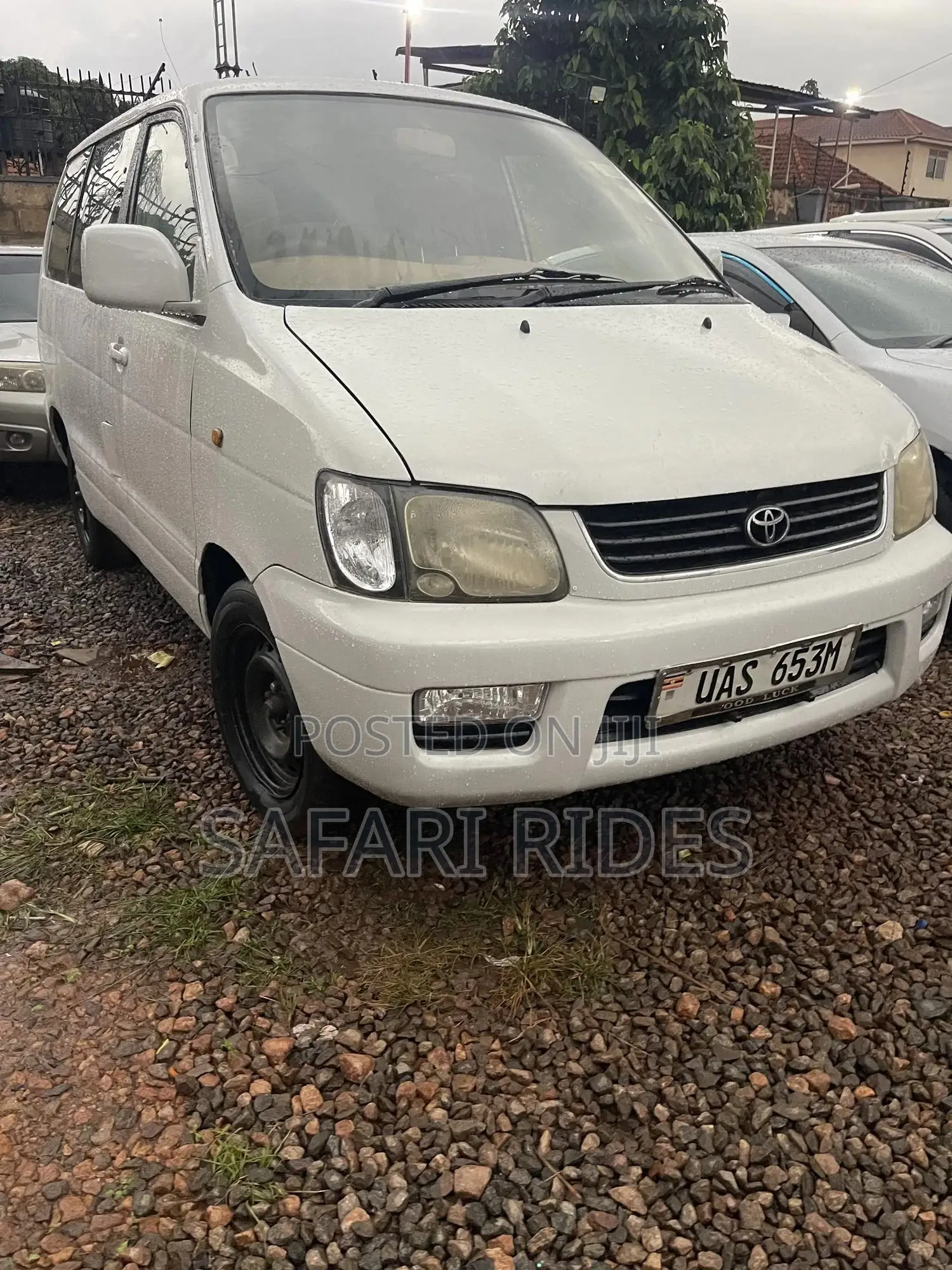 Toyota Noah 2002 White