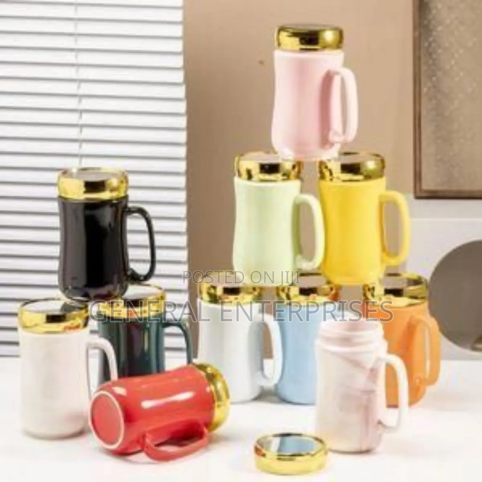 Ceramic Mugs With Gold-Colored Mirror Lids