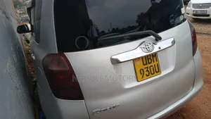 Toyota Ractis 2008 Silver
