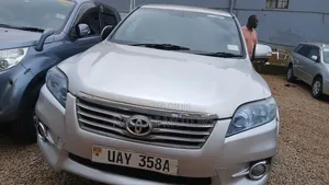 Toyota Vanguard 2010 Silver