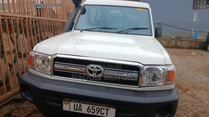 Toyota Land Cruiser 2007 White